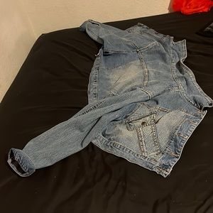 Hardly worn it’s in very good condition